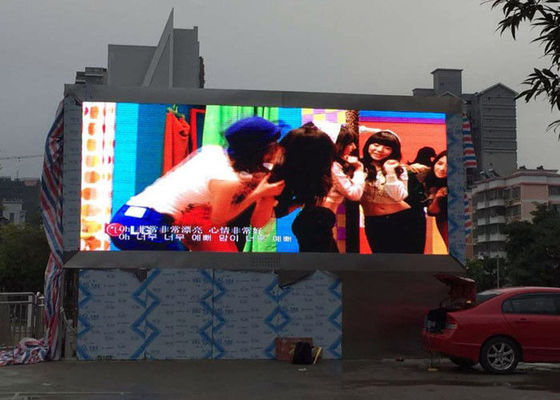 P6.67 หน้าบริการ LED ขนาดใหญ่แสดงสีเต็มรูปแบบ IP65 กันน้ำ 22,477 Dos / ตารางเมตร