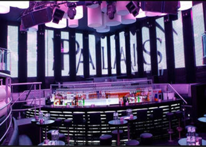 แฟชั่นโชว์จอแสดงผล LED แบบใส P10 สีเต็ม LED Poster แบบพกพา IP65