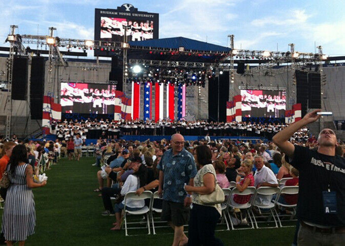 บอร์ดโฆษณา LED P8 คอนเสิร์ตทีวีโชว์เวทีเช่าจอแสดงผล LED ผนังวิดีโอ 1R1G1B