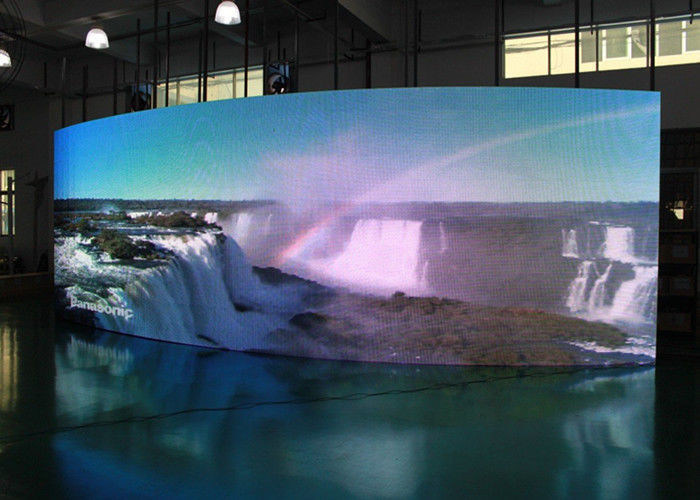 ความละเอียดสูง P5 หน้าจอ LED แบบโค้ง สีเต็ม SMD 3 In 1 สำหรับ Stange / Concert